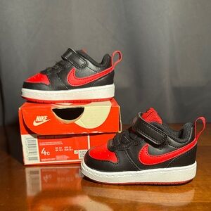 Nike Court Borough Low 2    4C